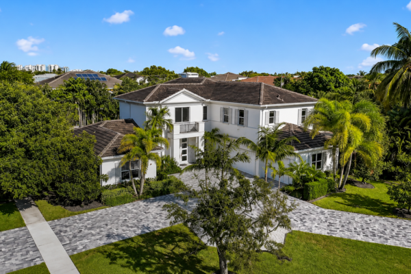 extior of luxury house in boca raton